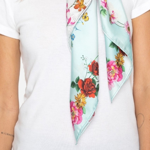 Johnny was FLOWER SCARF - Picture 5 of 6